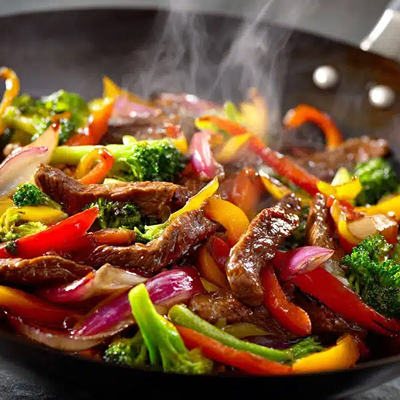 Vită cu sos de stridii și legume